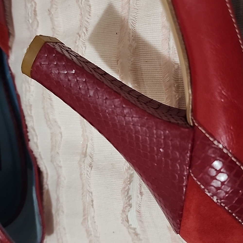 Marc Jacobs Red Suede Snake Print Peep-Toe Heels - Picture 11 of 17